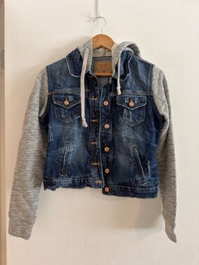 Amethyst Jeans Blue Denim Jacket with Gray Hooded Knit Sleeves